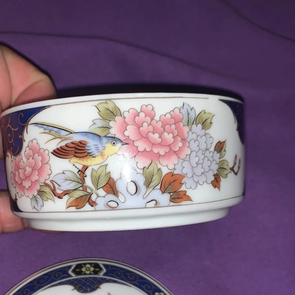 Vintage Japanese Porcelain Floral and Bird Trinket Box - Picture 4 of 4